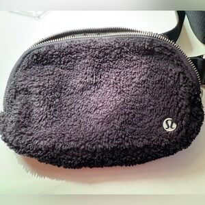 Lululemon Black Fleece Belt Bag with Silver Hardware 1 liter
